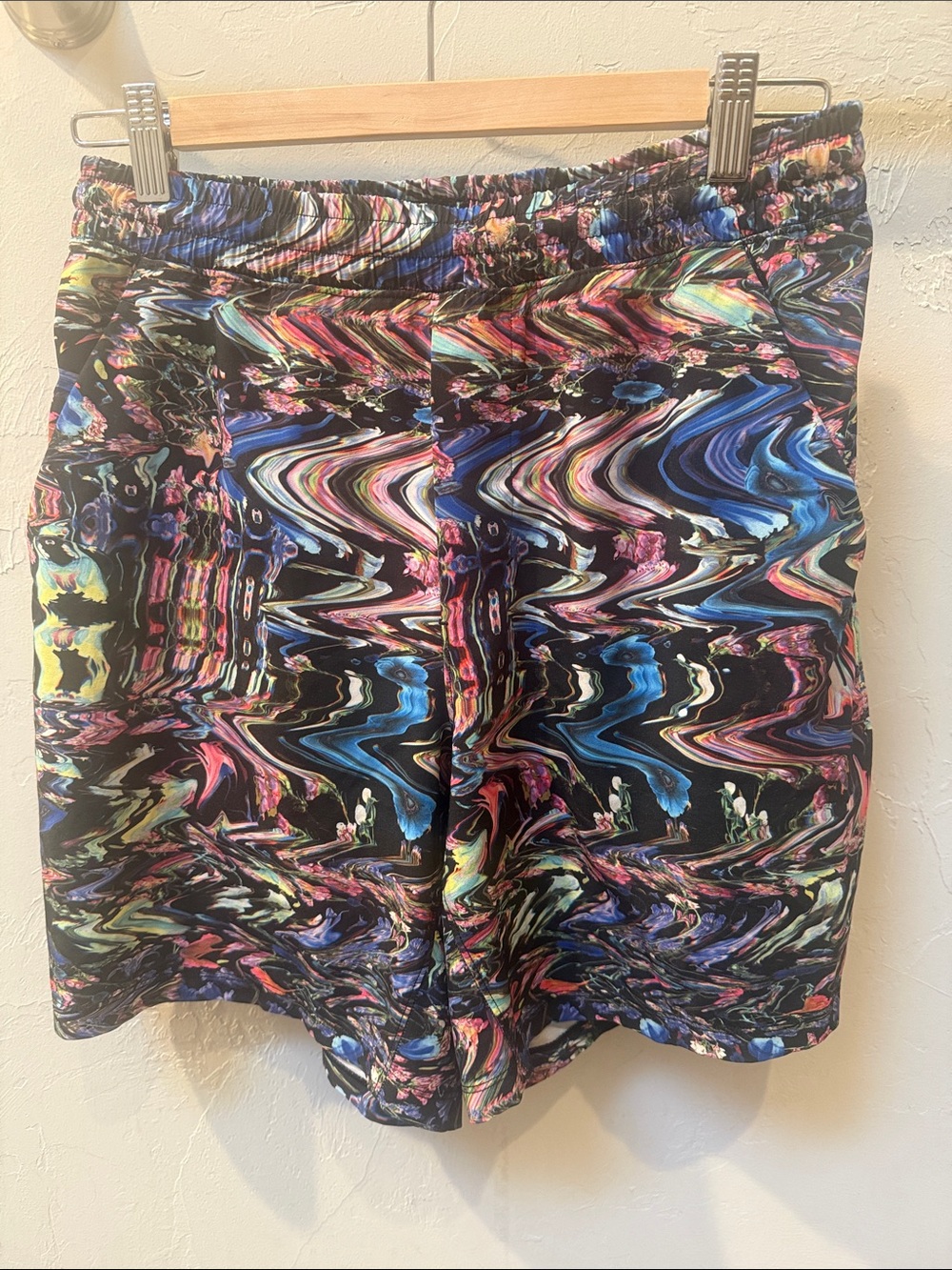 lululemon athletica Women’s Elastic-Waist Shorts - Cool pattern — multi swirls